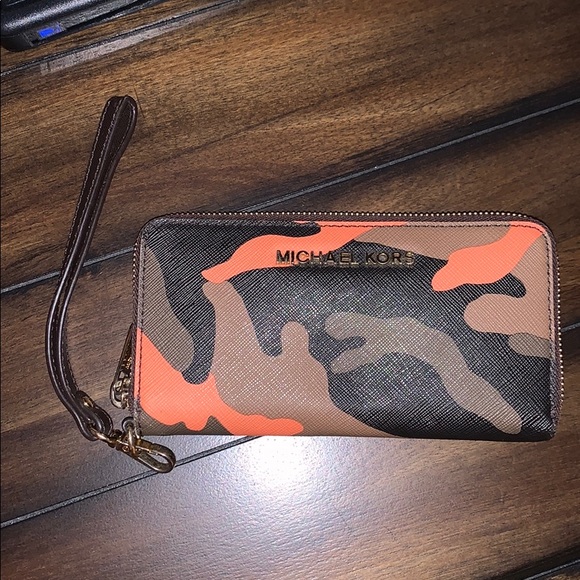 SOLD Michael Kors camouflage purse & wallet - Picture 6 of 7